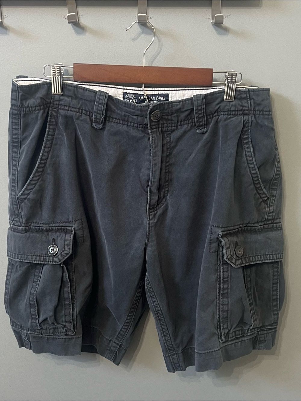 American Eagle Outfitters Men's Size 34 Navy Cargo Shorts Multi Pocket